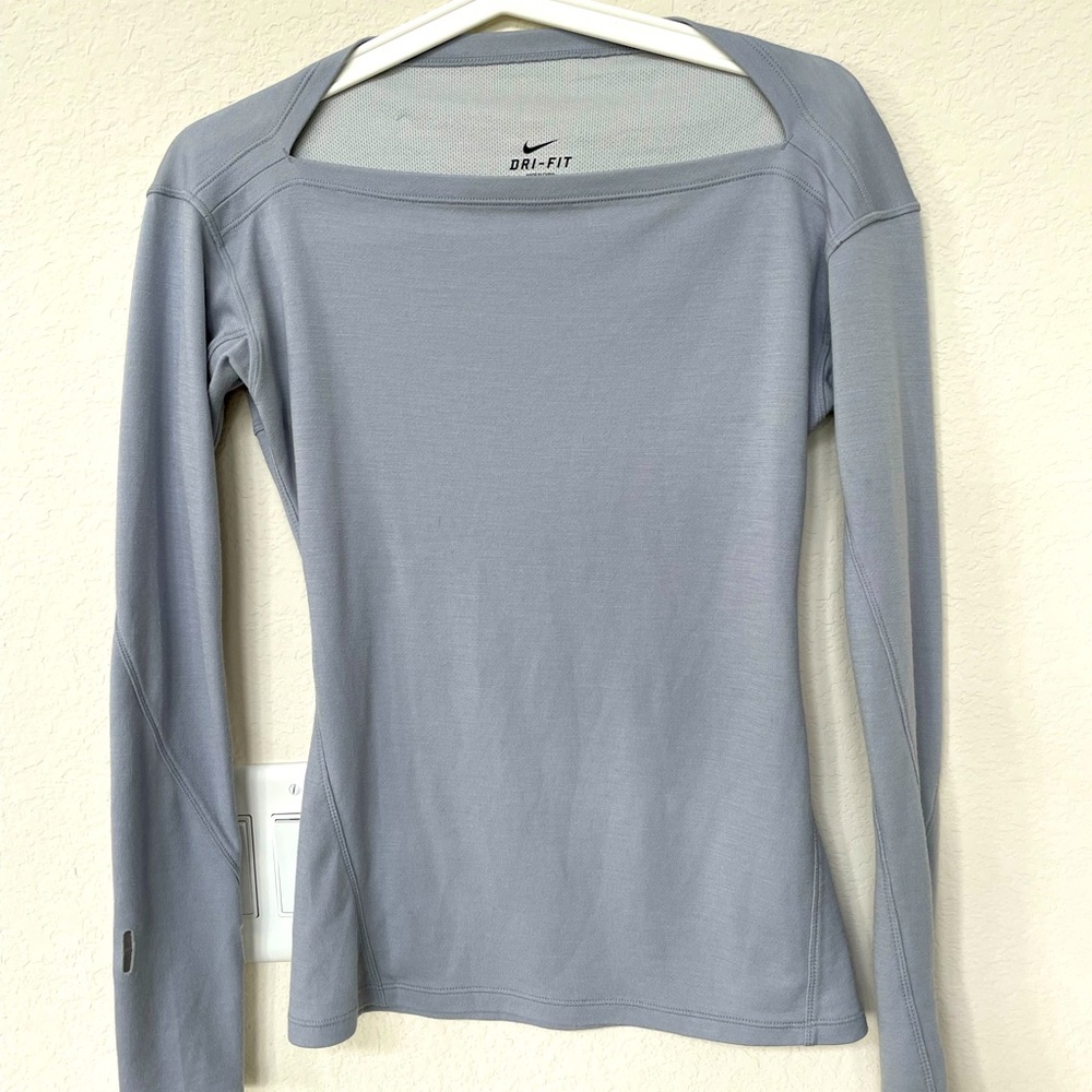 Nike Long sleeve shirt with thumb hole